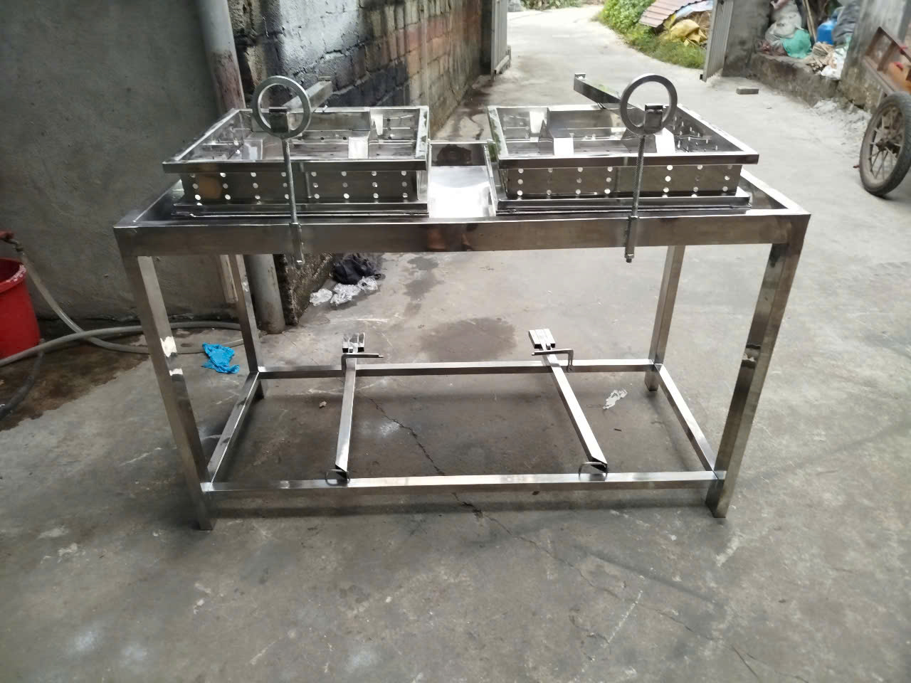 Khung bàn inox chắc chắn